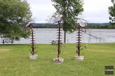 Pièces de machinerie agricole...
